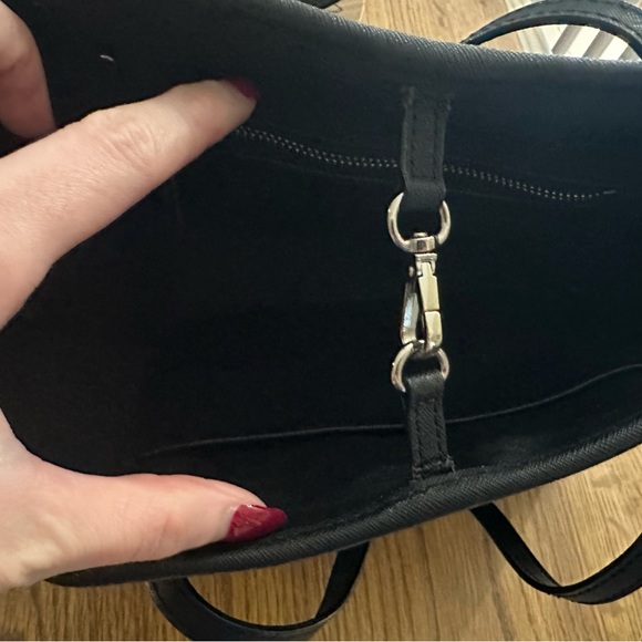 Michael kors bag used twice. Comes with bag. - Picture 3 of 3